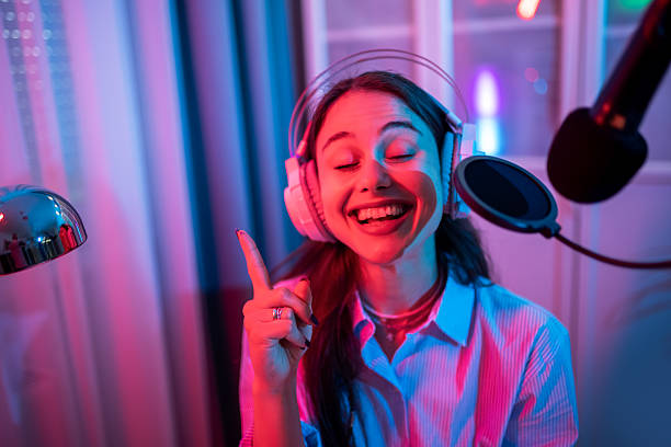 Read more about the article How to Choose the Right Voice Over Service in Dubai?